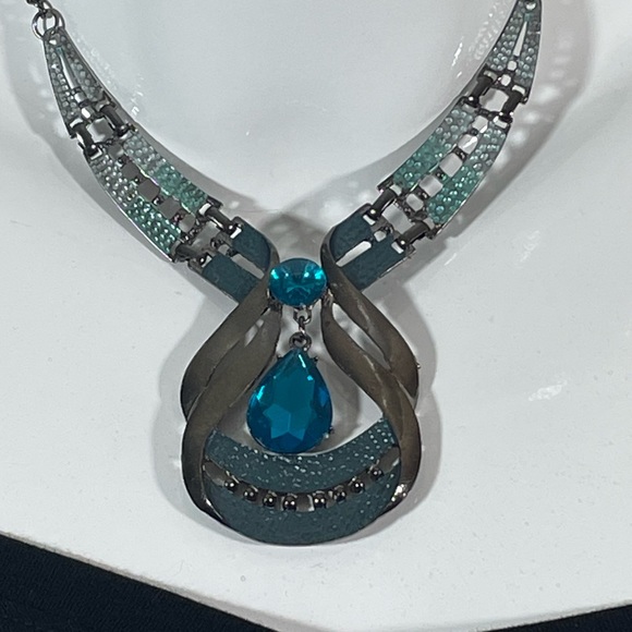 Stunning Teardrop Metal Encased Brilliant Blue Gemstone Pendant Necklace - Picture 3 of 5